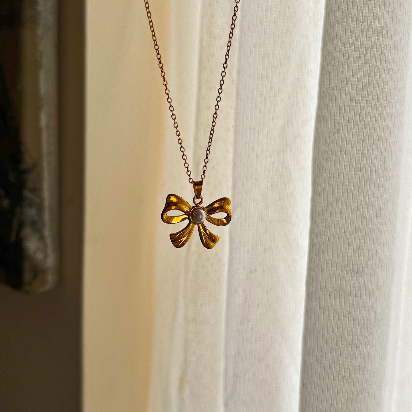 Bow Necklace