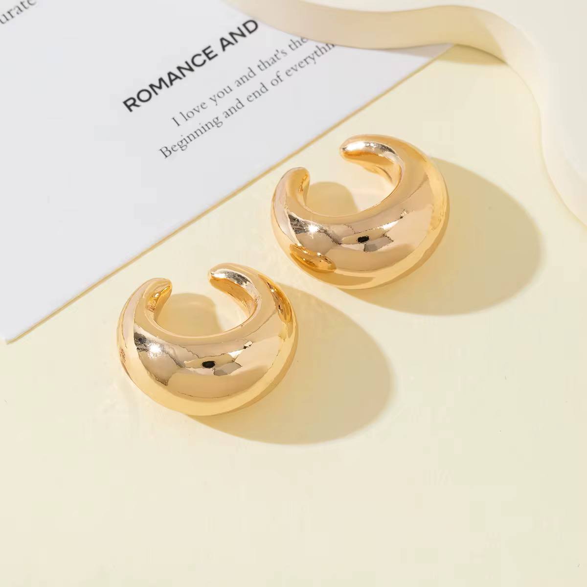 Bold Huggies Ear Cuff