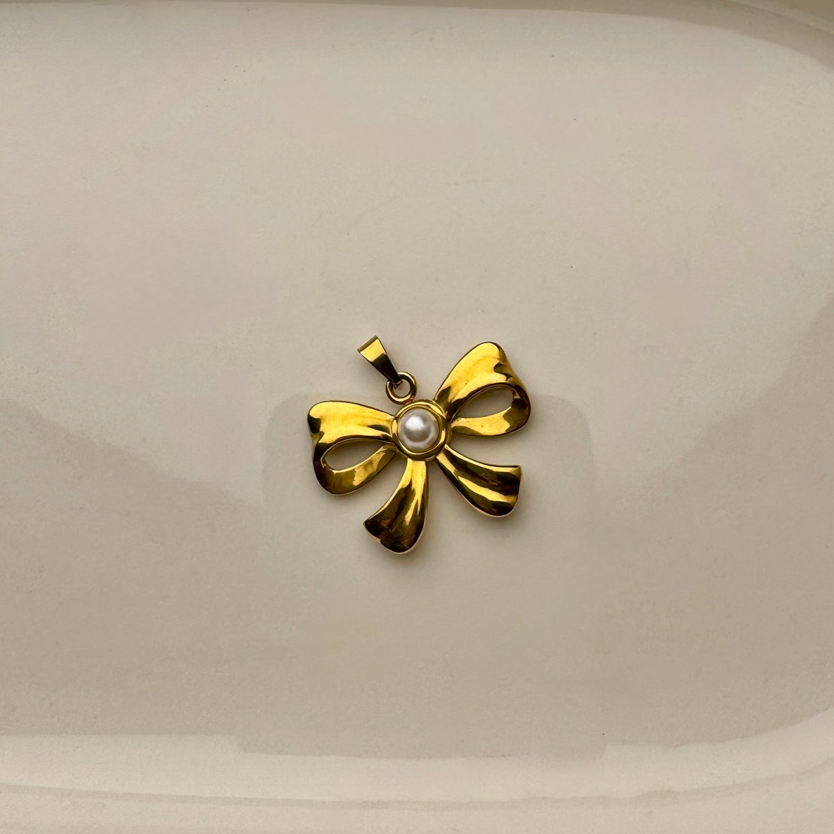 Bow Necklace