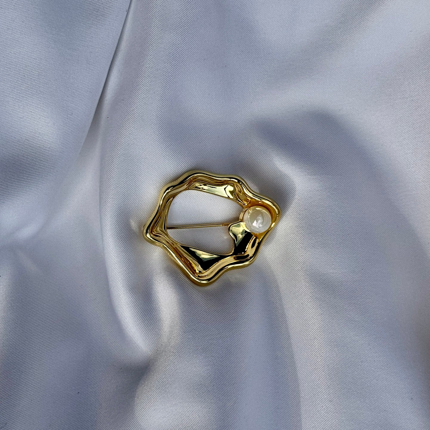 The Oyster Brooch
