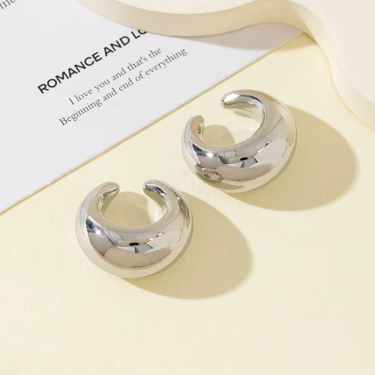 Bold Huggies Ear Cuff