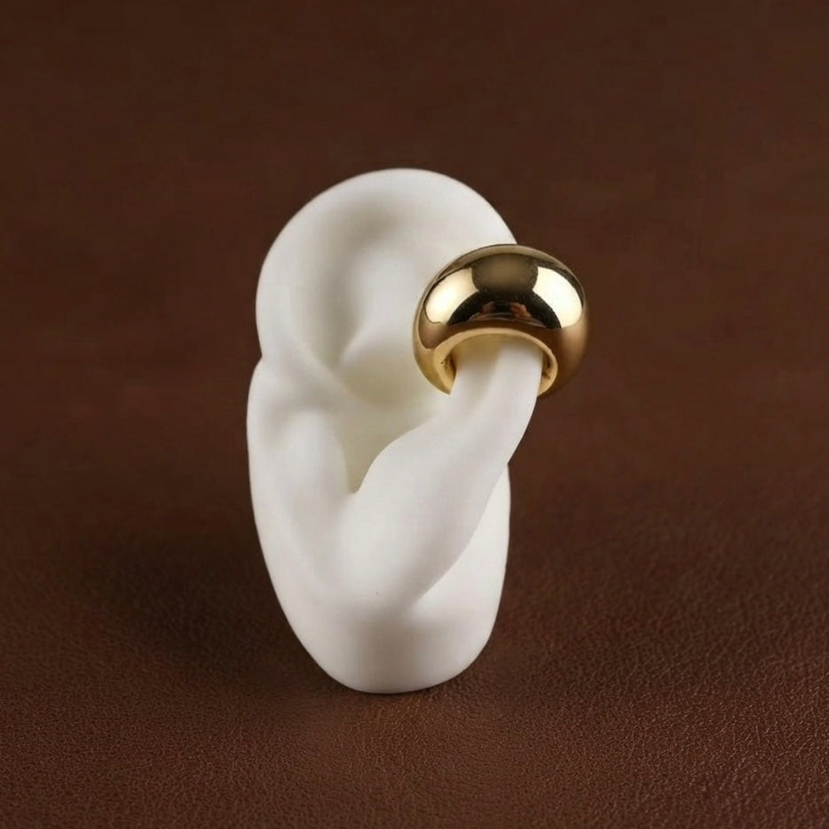 Bold Huggies Ear Cuff