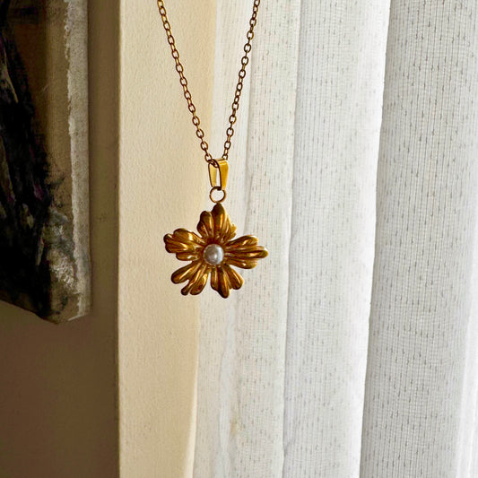 Loria Necklace